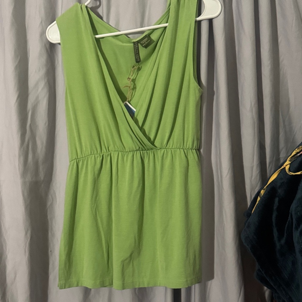 Sleeveless Green V-Neck Surplice Top and plaid paints size 14